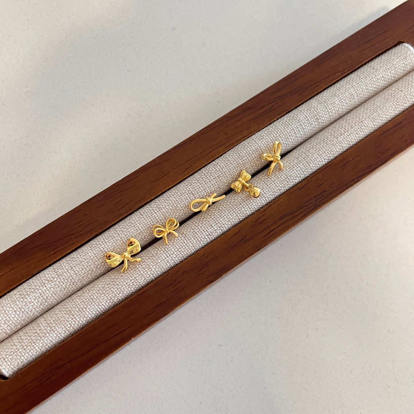 Glimmered twist piercing