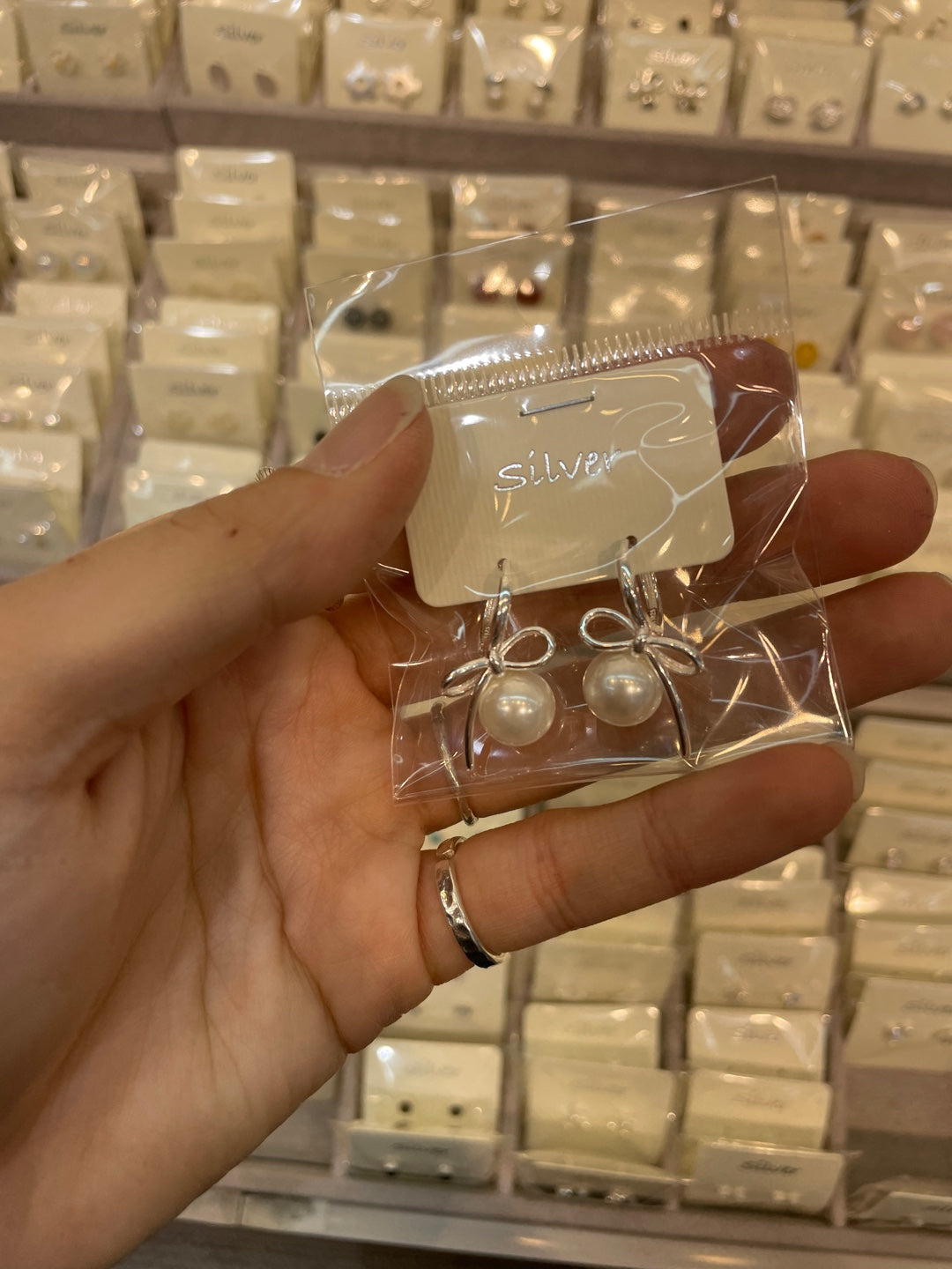 Narnia pearl one touch earrings