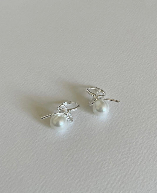 Narnia pearl one touch earrings