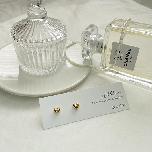 Volume heart stud earrings