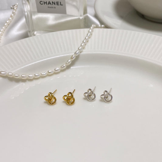 Three ring stud earrings