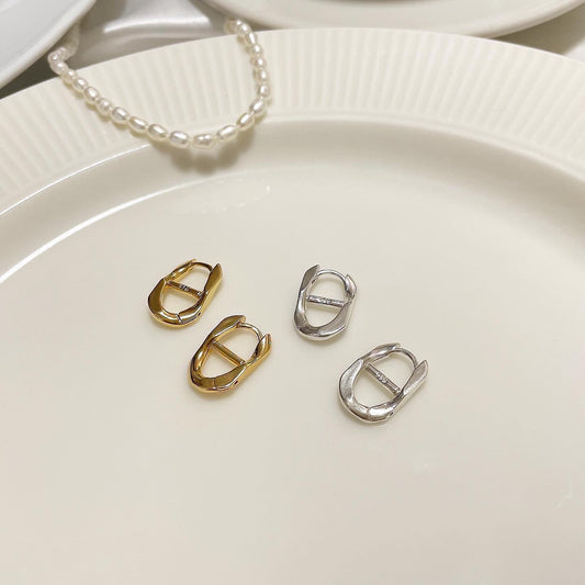 Chandal one-touch earrings