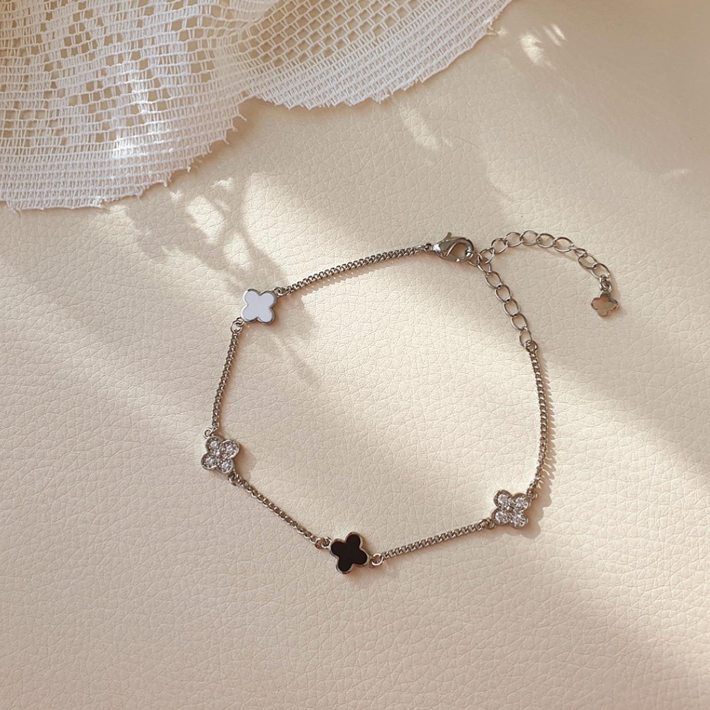 Clover bracelet