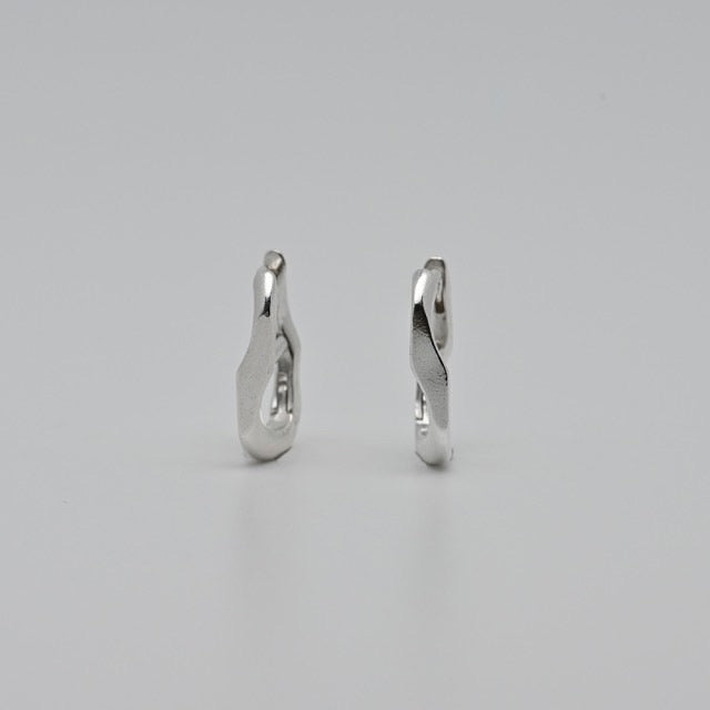 Chandal one-touch earrings