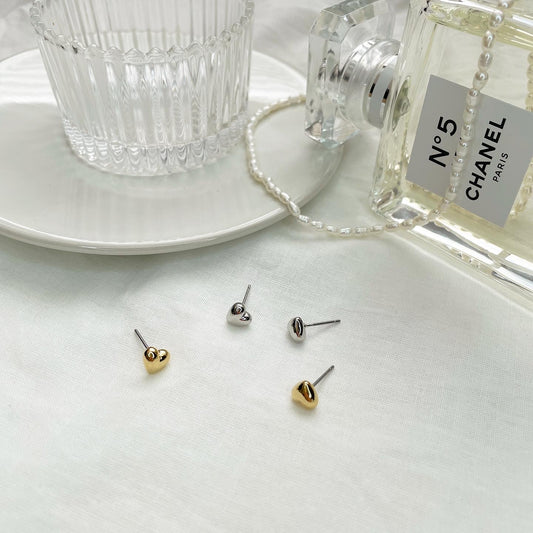 Volume heart stud earrings