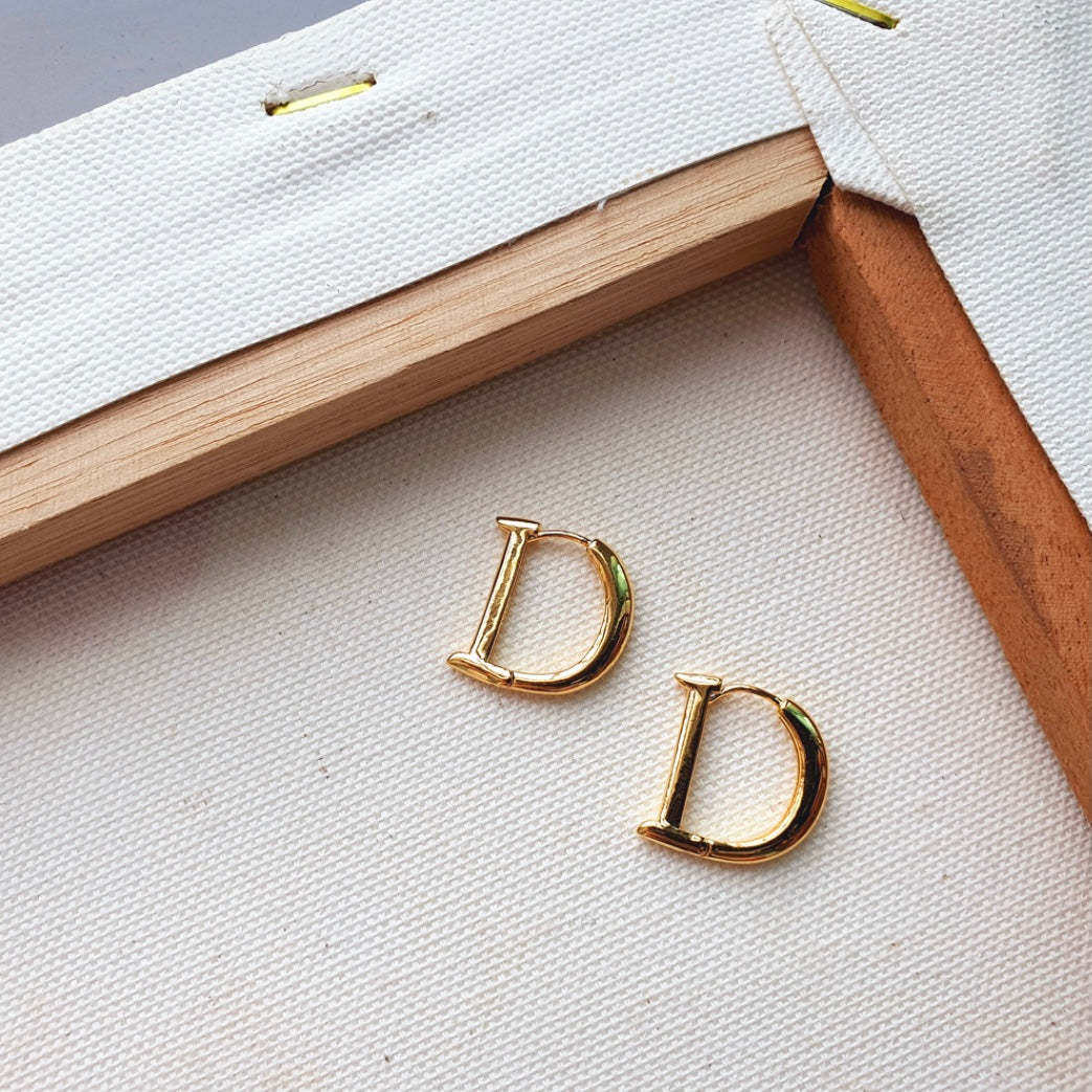 D one-touch earrings