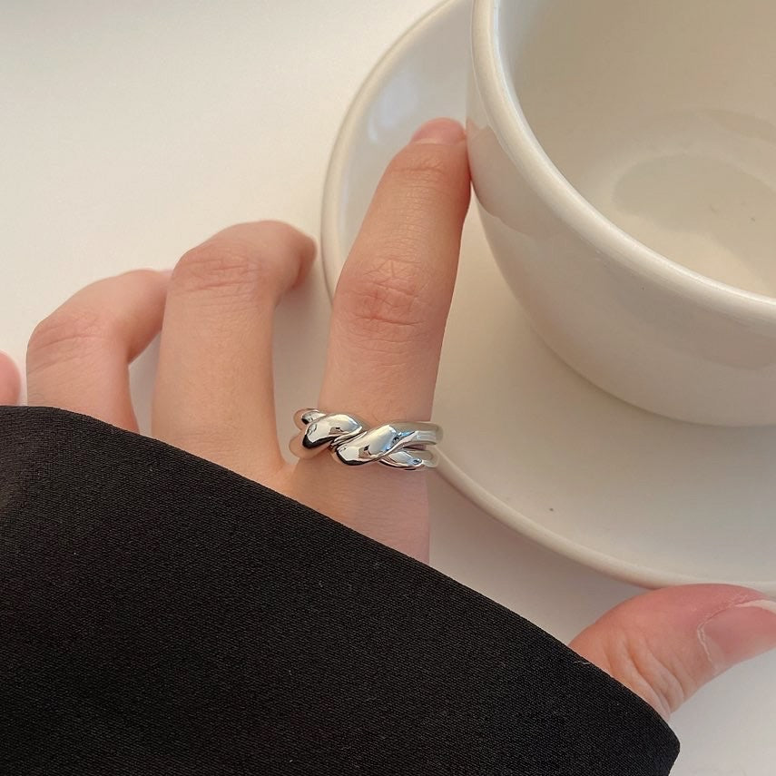 Double twist ring