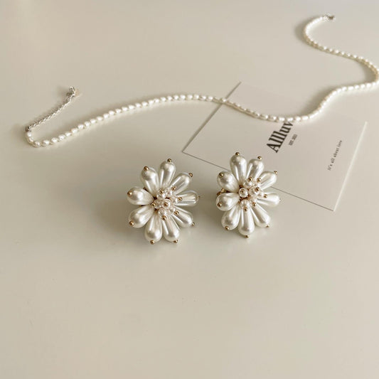 Cotton point earrings