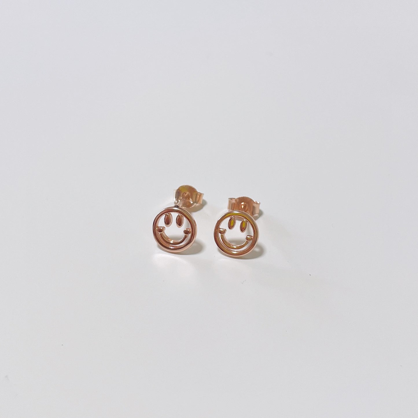 Happy smile stud earrings