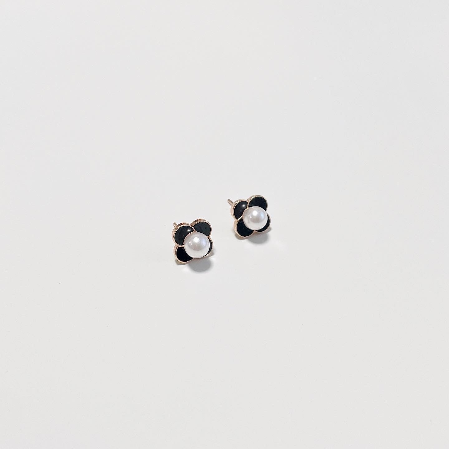 Black cotton flower earrings