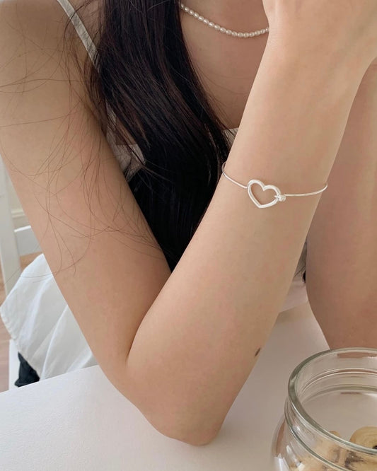 Hollow heart bracelet