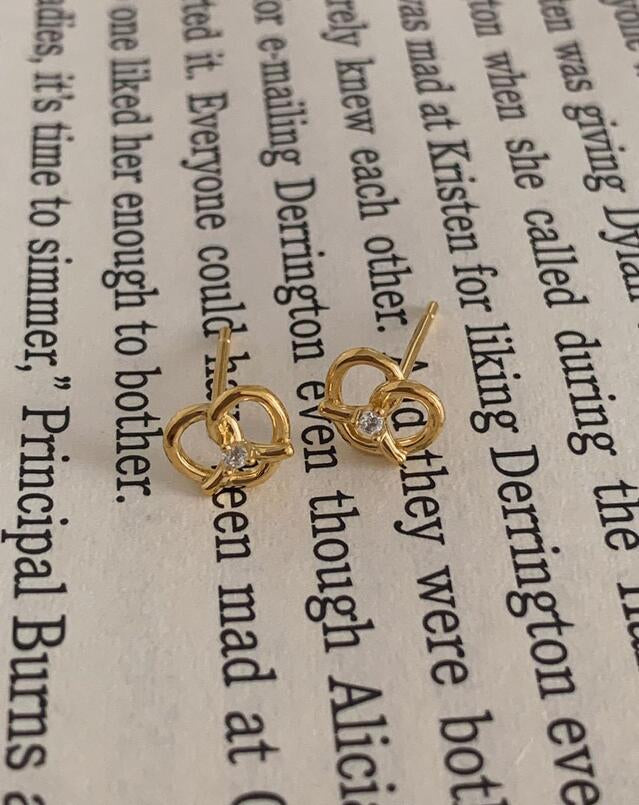 Mini pretzel stud earrings