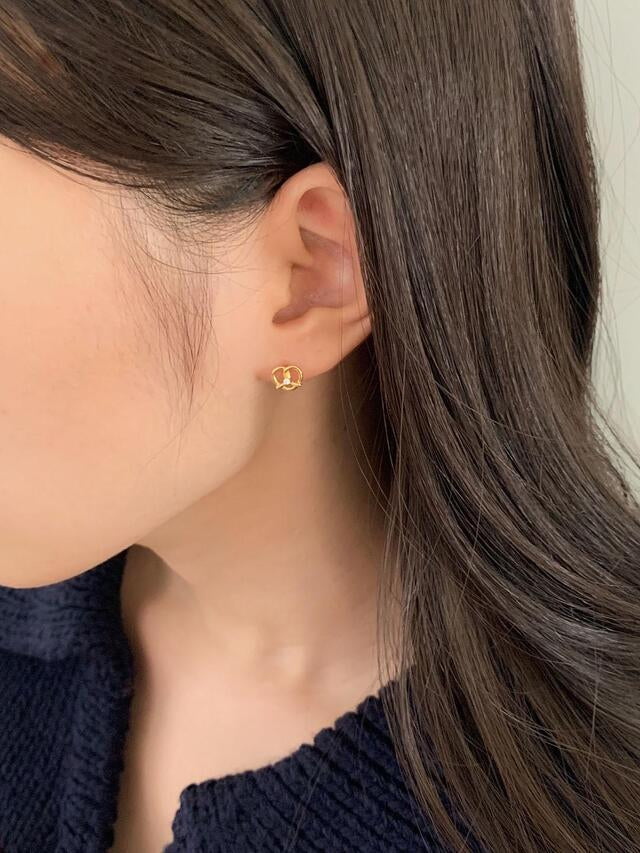 Mini pretzel stud earrings