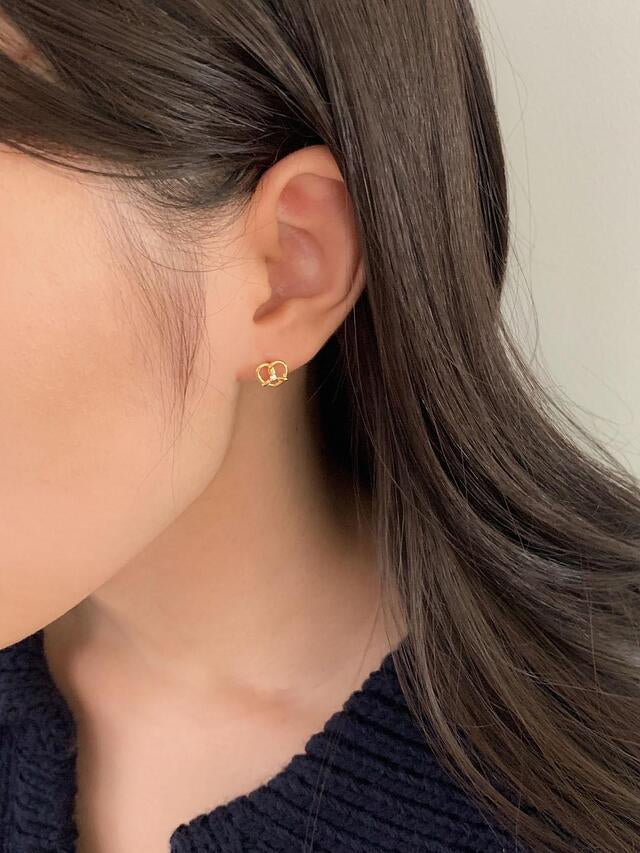 Mini pretzel stud earrings