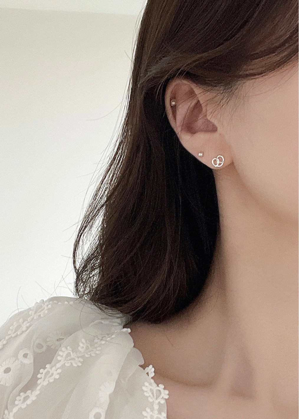 Mini pretzel stud earrings