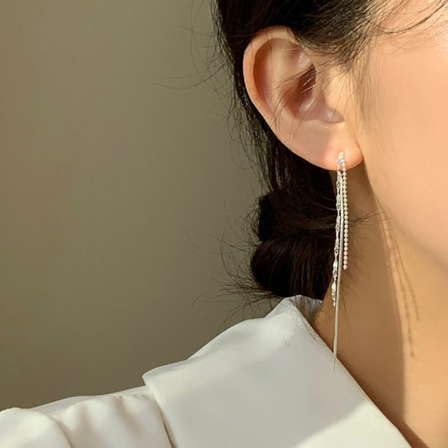 IU long chain earrings