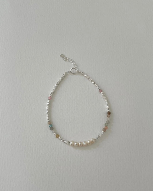 Glacier pearl bracelet