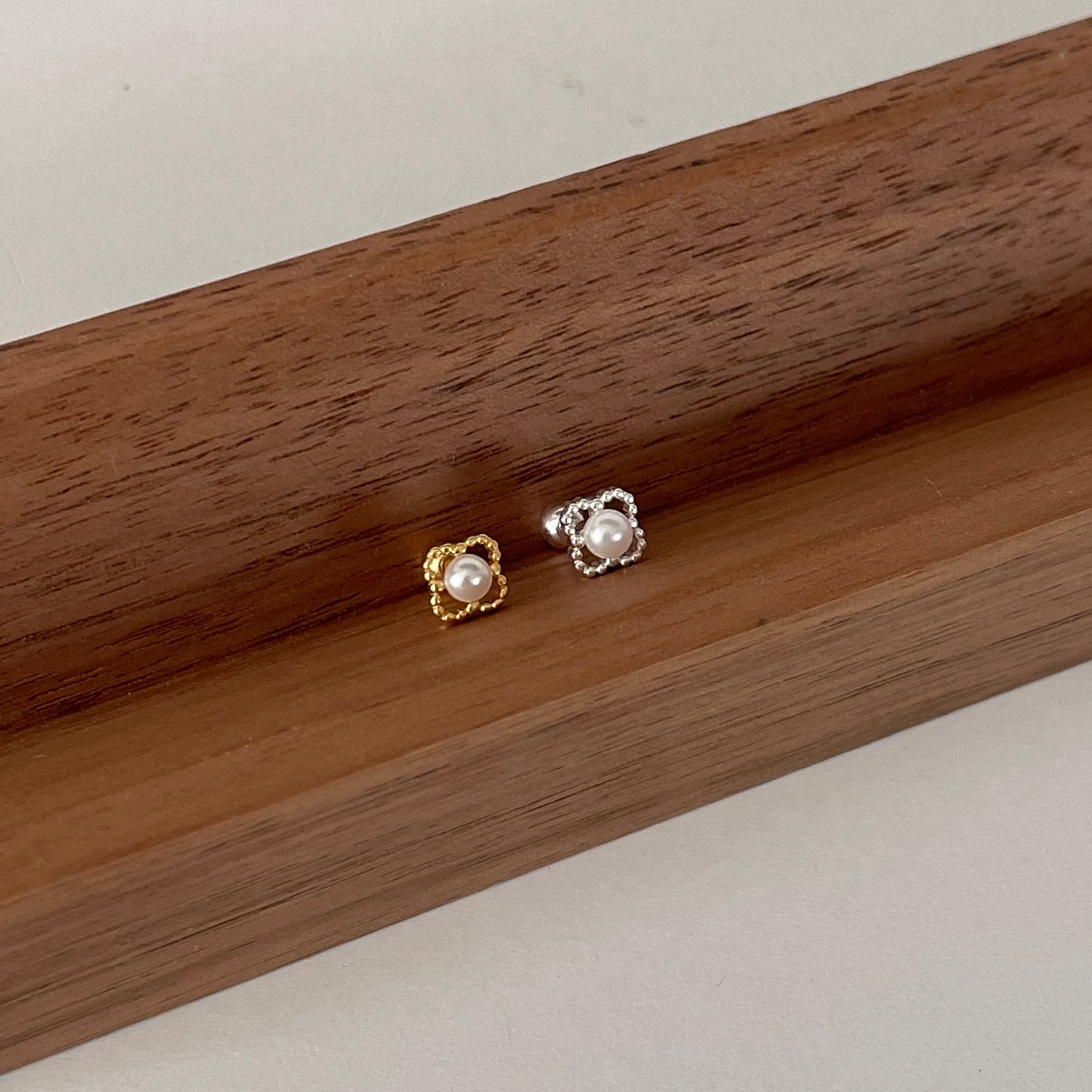 Pearlie flower piercing