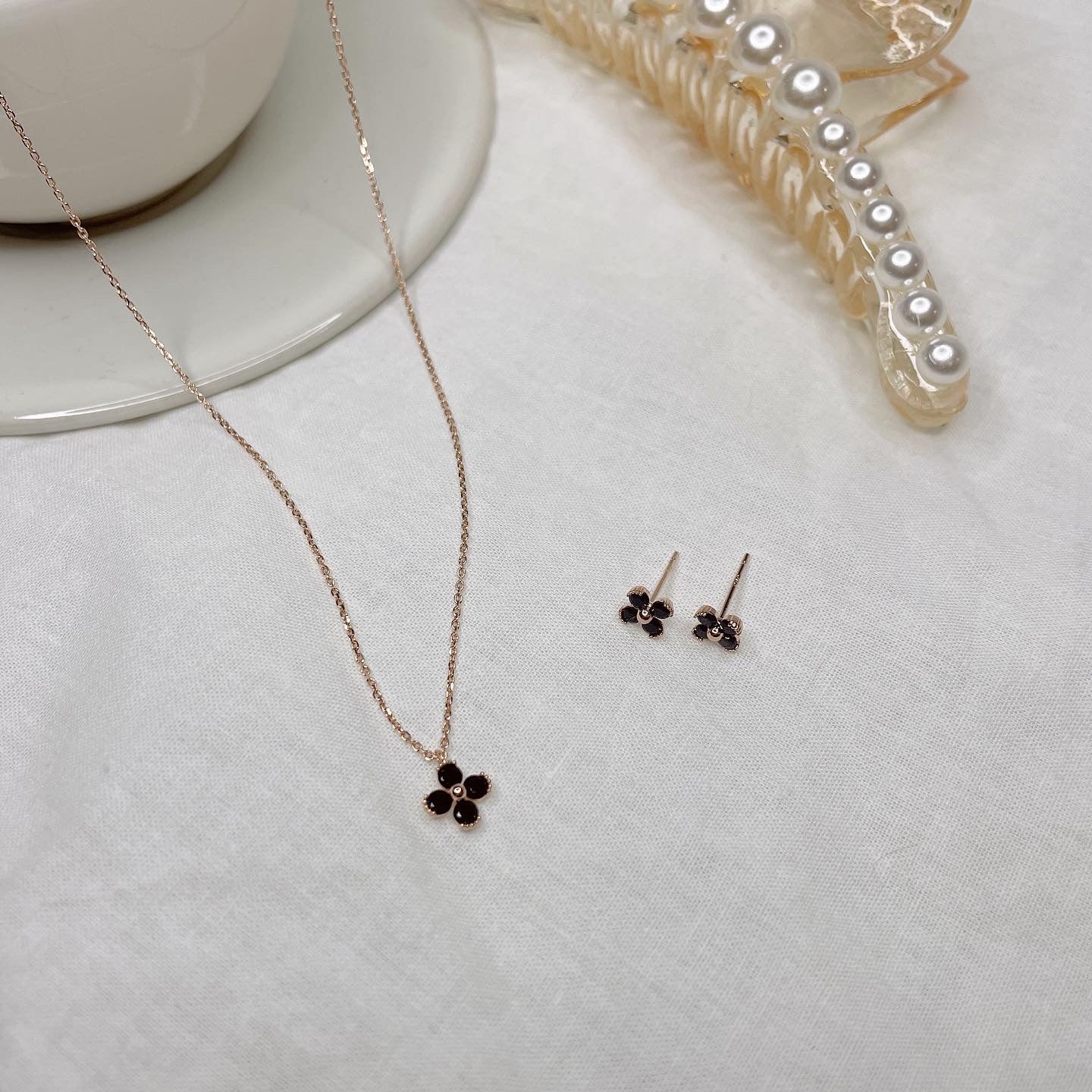 Black stone flower earrings