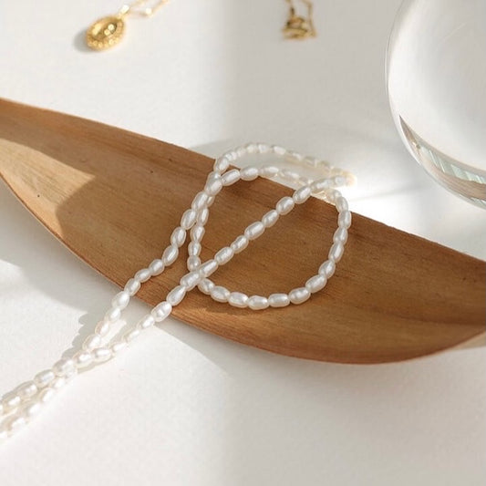 Basic pearl necklace