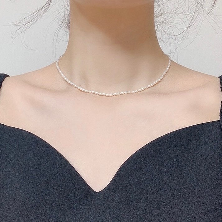 Basic pearl necklace