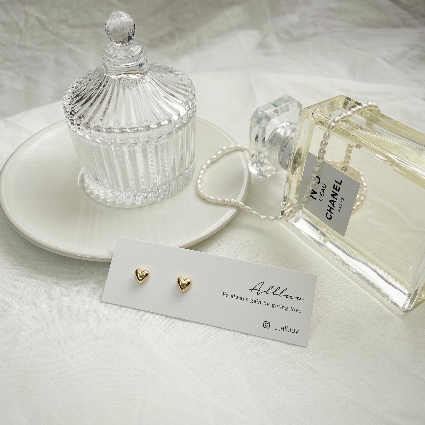 Volume heart stud earrings