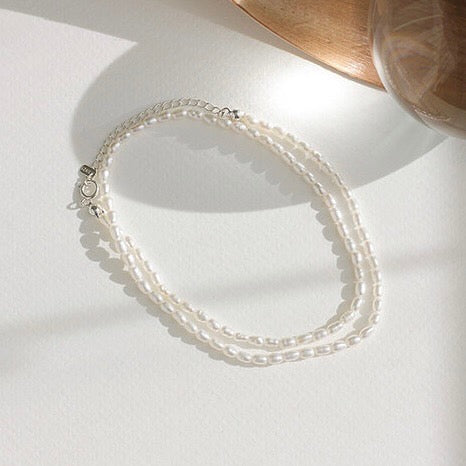 Basic pearl necklace