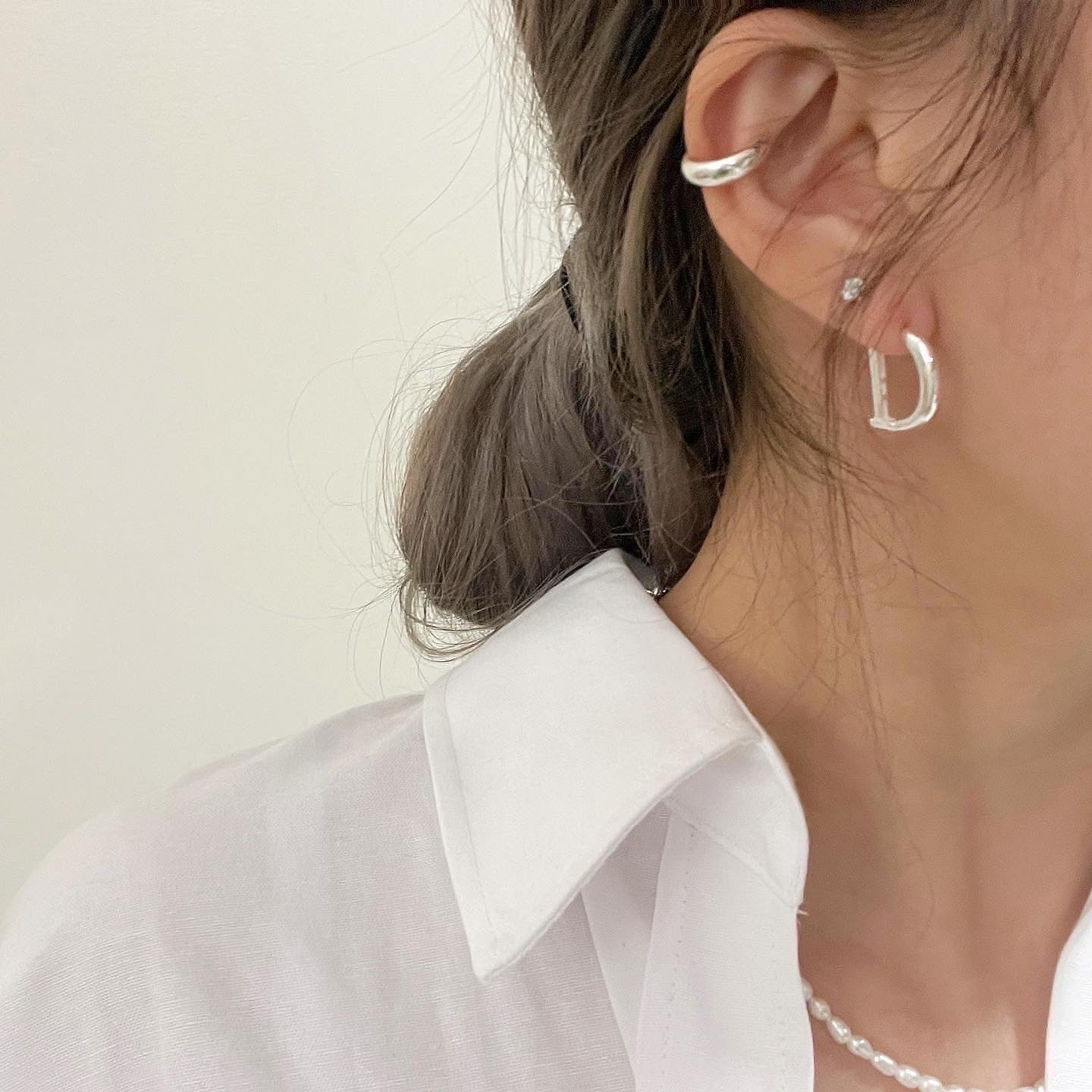 Simple bold ear-cuff