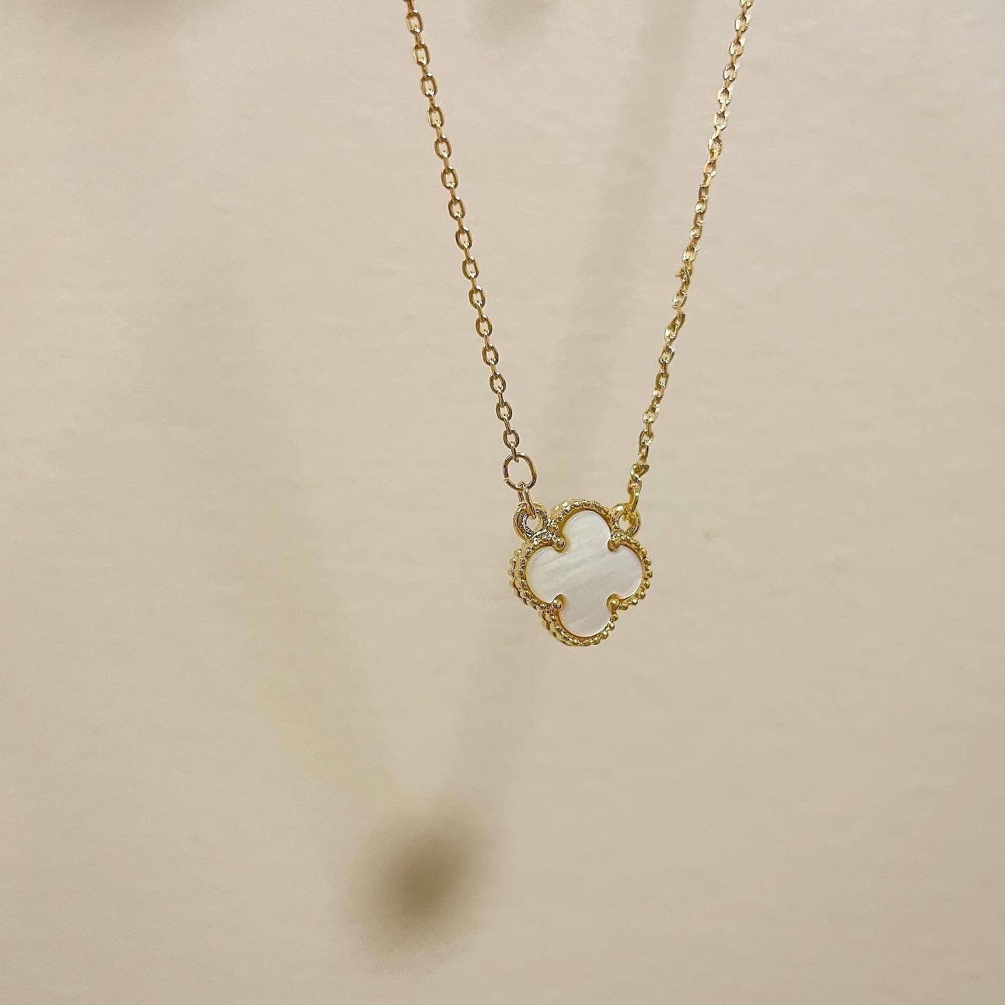 Basic clover necklace