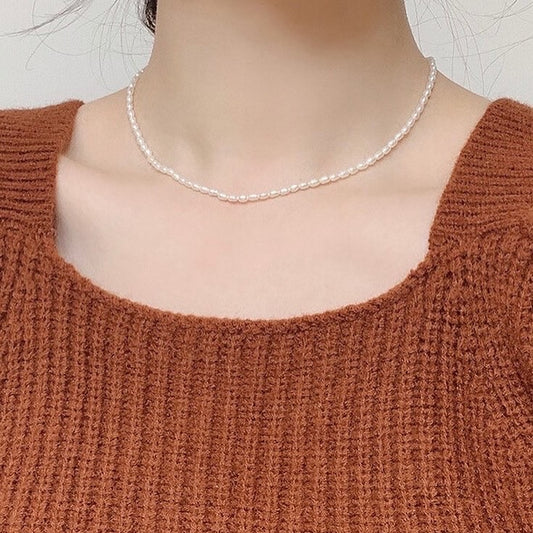 Basic pearl necklace