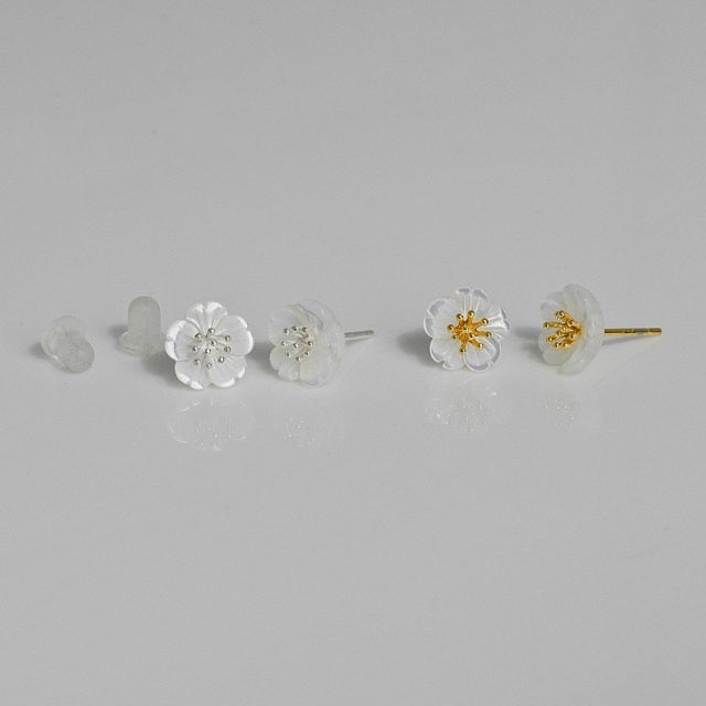 Shell flower stud earrings