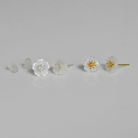 Shell flower stud earrings