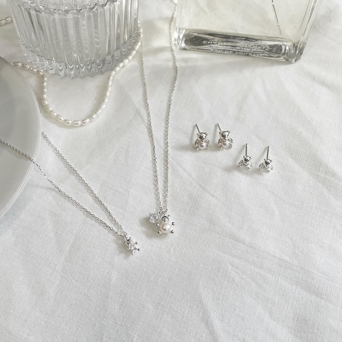 Teddy pearl earrings