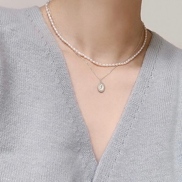 Basic pearl necklace