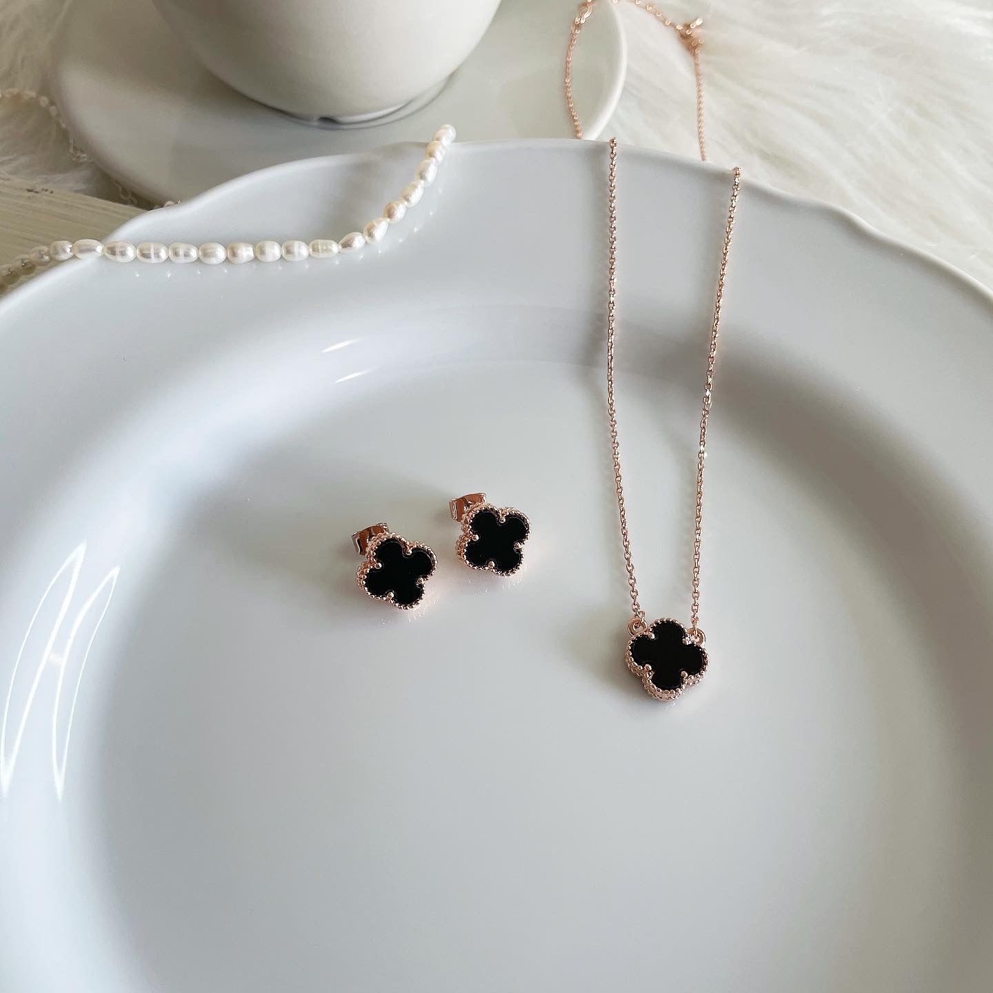 Basic clover earrings