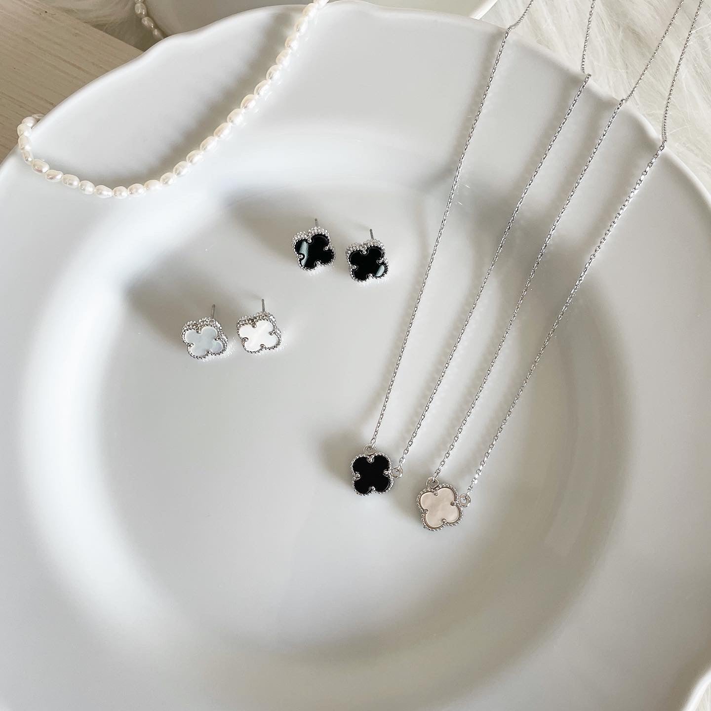 Basic clover earrings