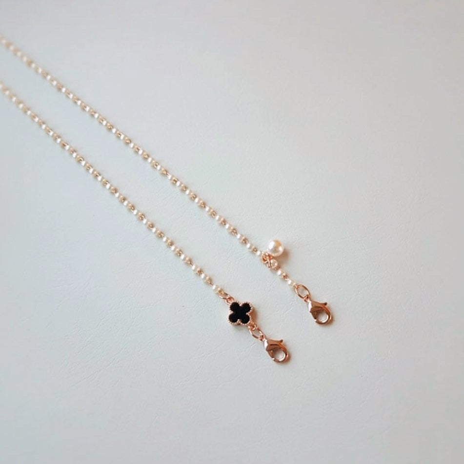 Pearl clover mask strap