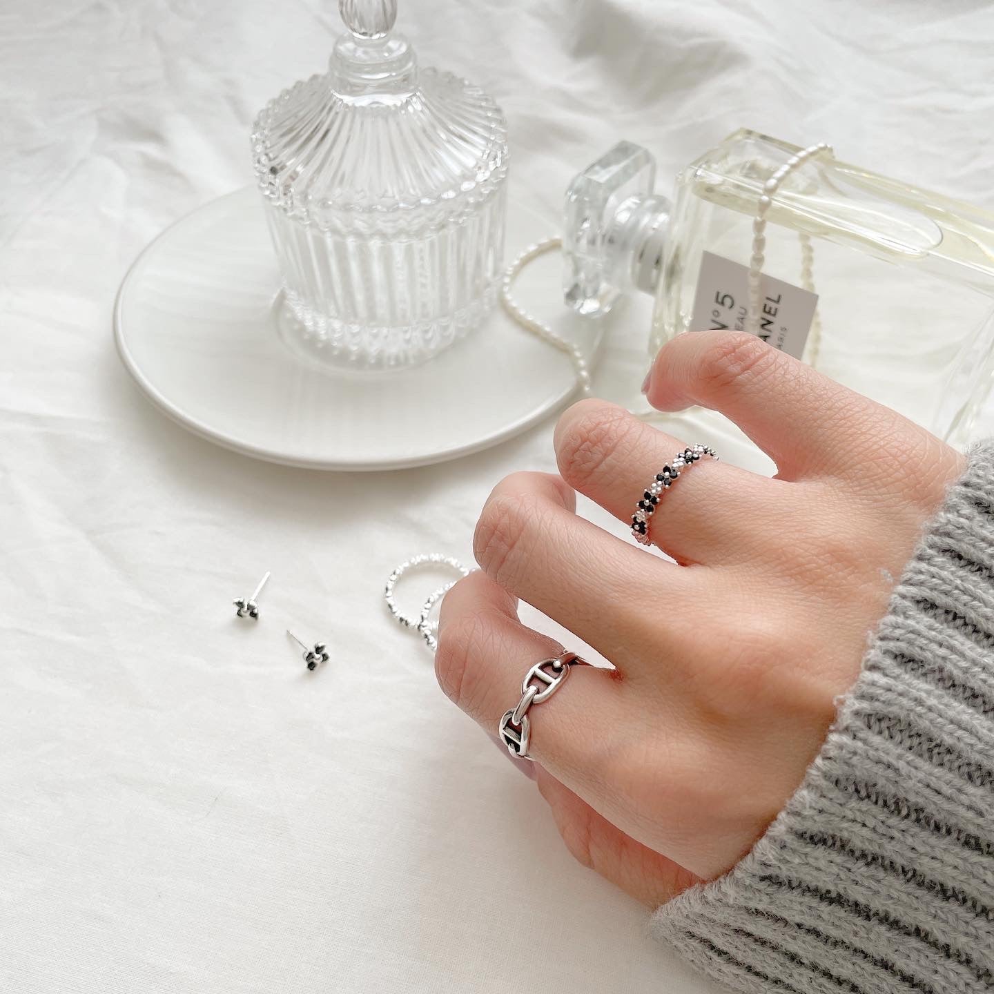 Black stone flower earrings