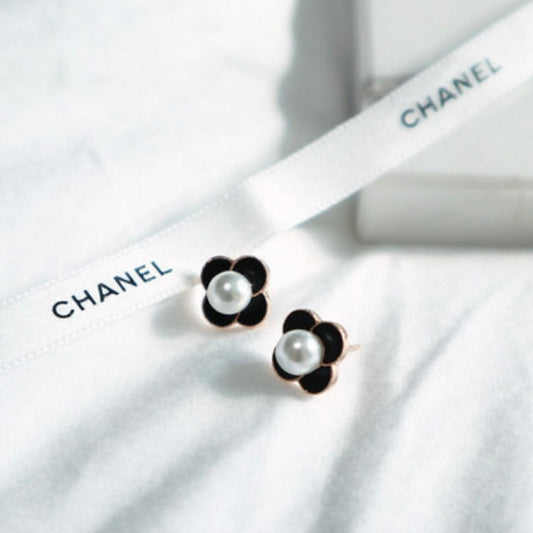 Black cotton flower earrings