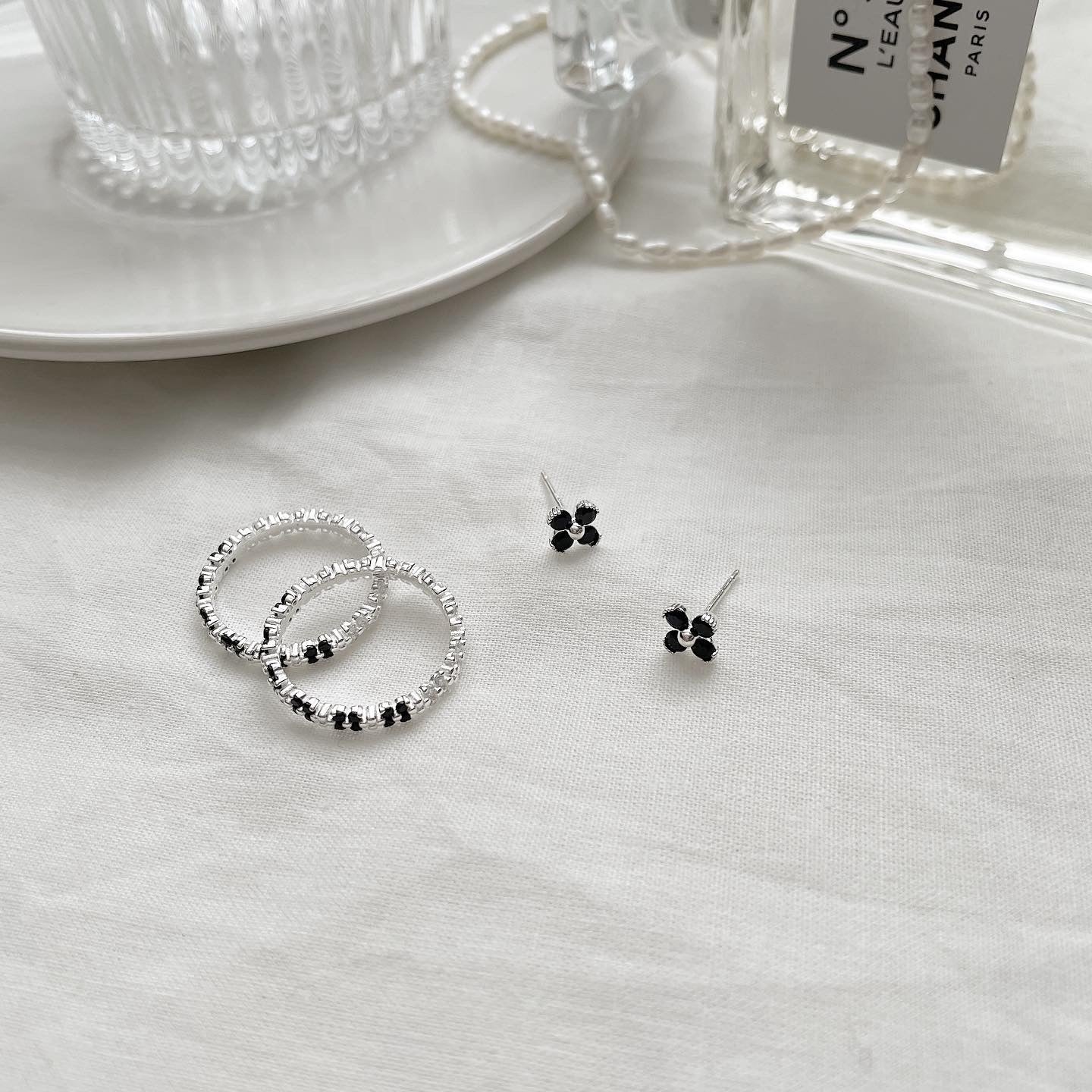 Black stone flower earrings