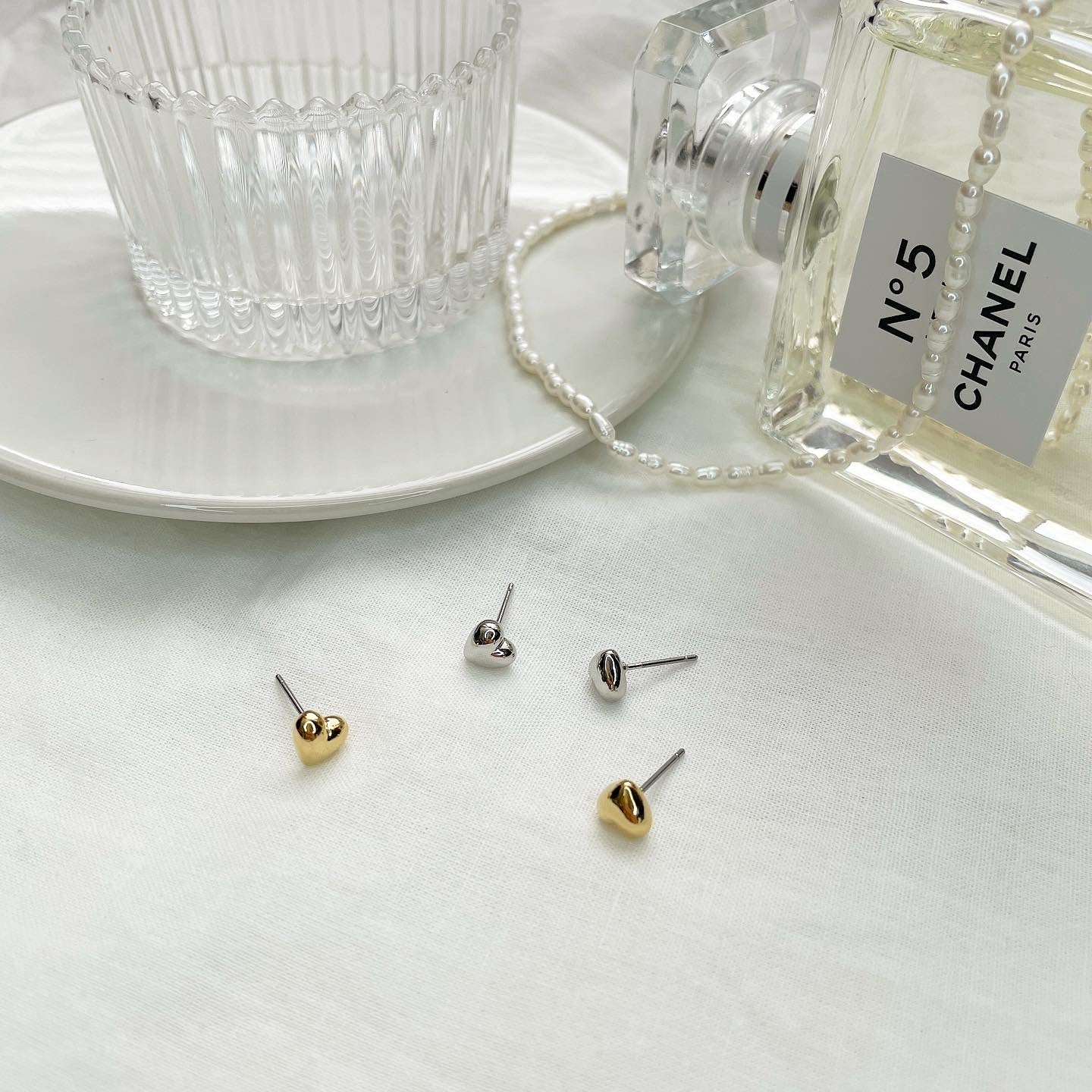 Volume heart stud earrings