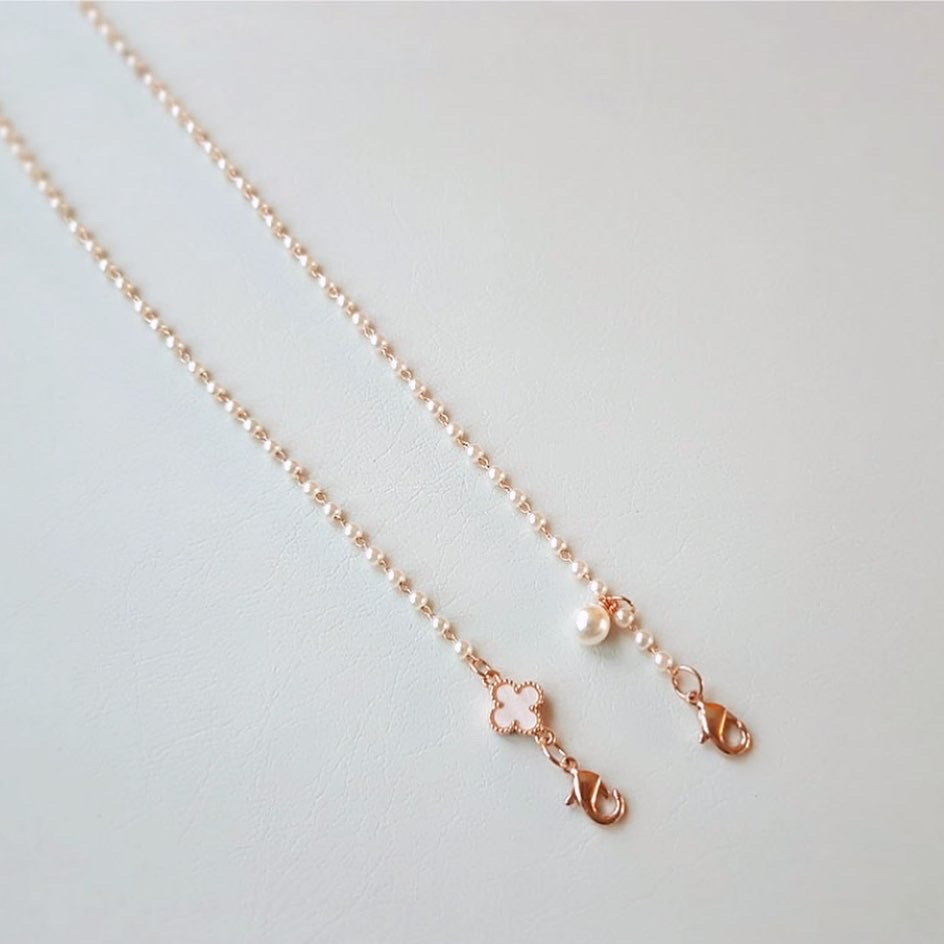 Pearl clover mask strap
