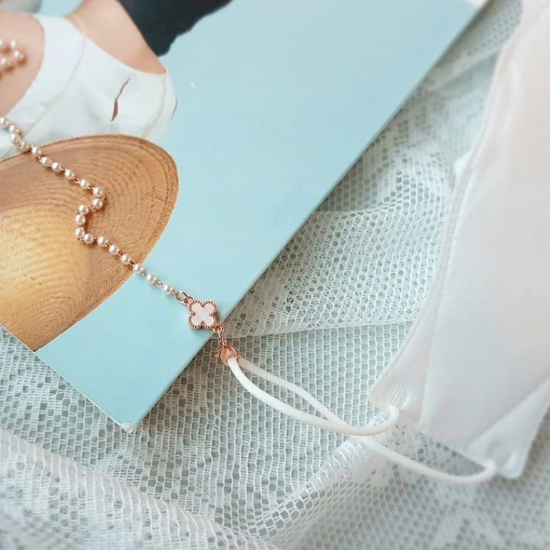 Pearl clover mask strap