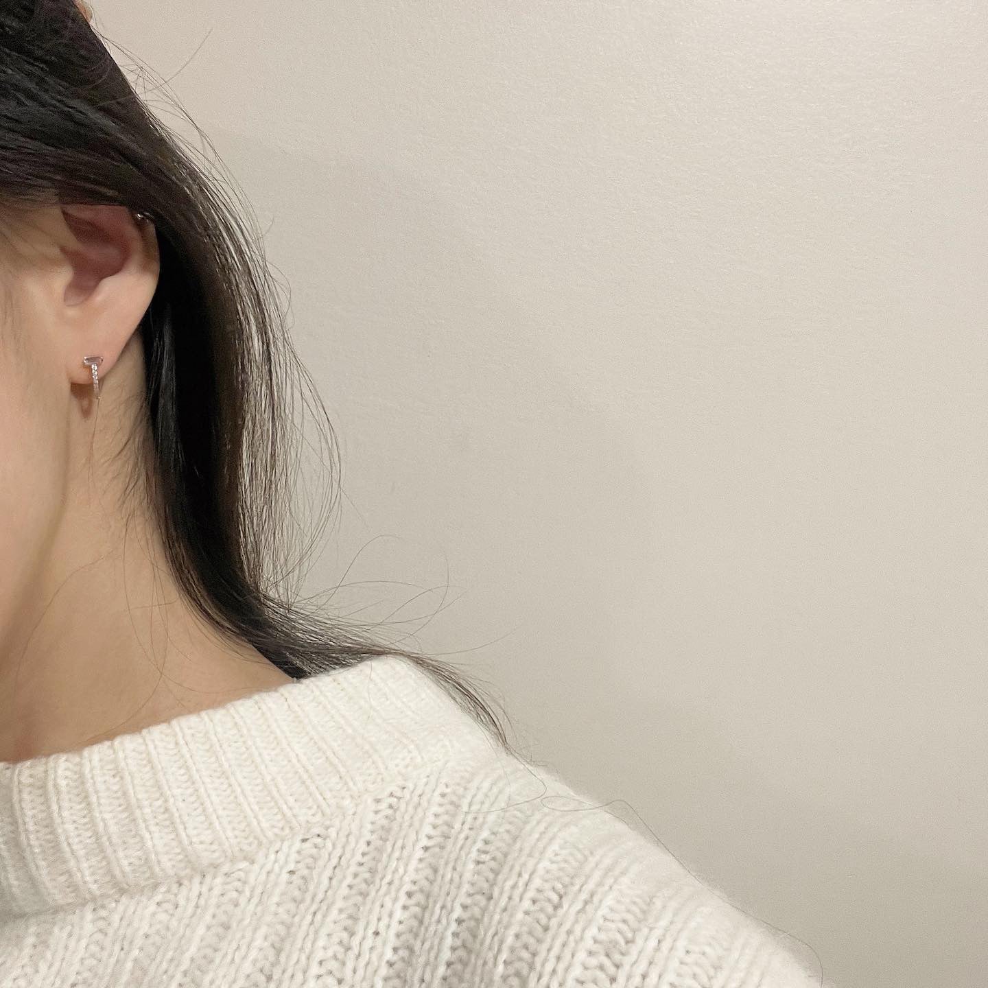 Cubic T one-touch earrings