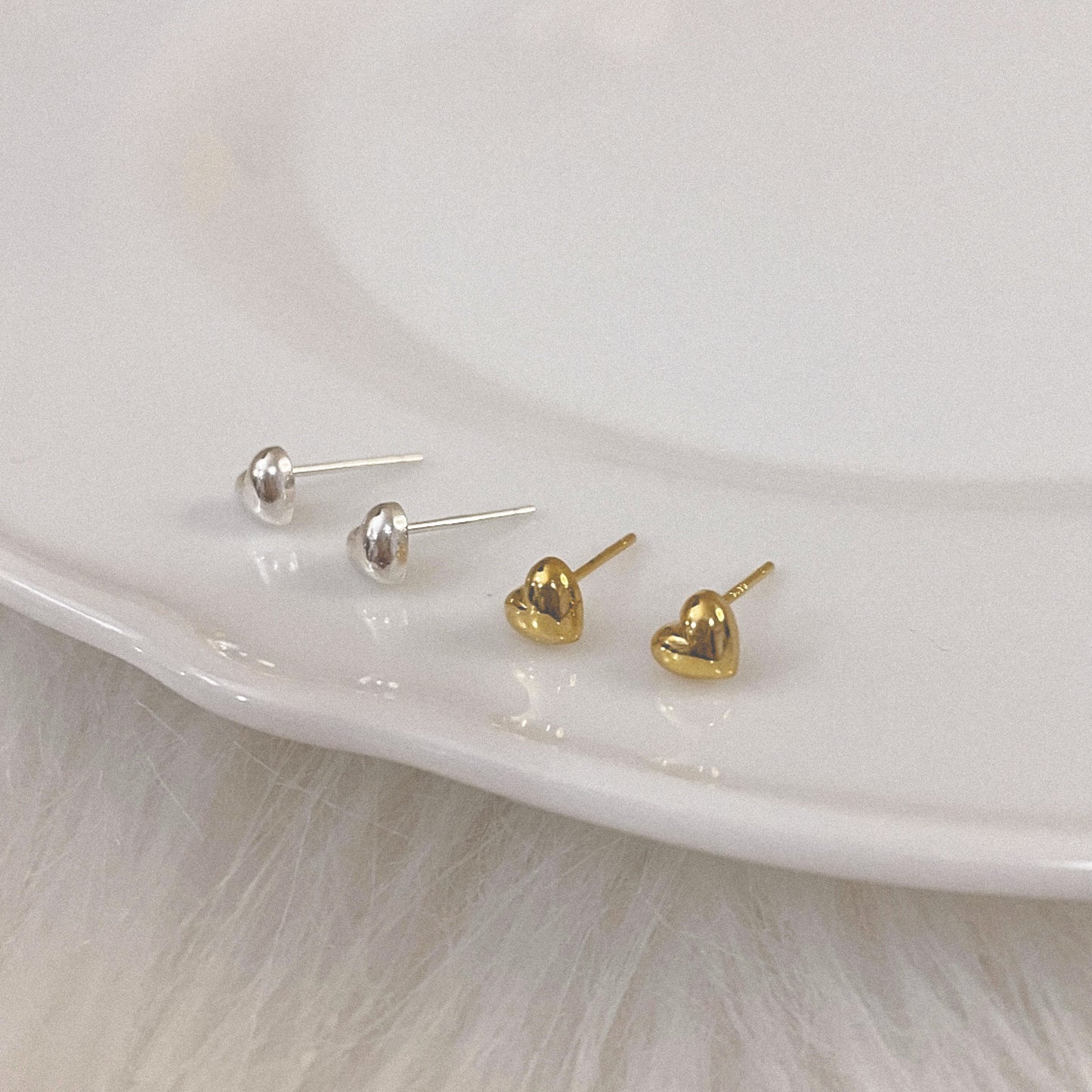 Charm heart earrings