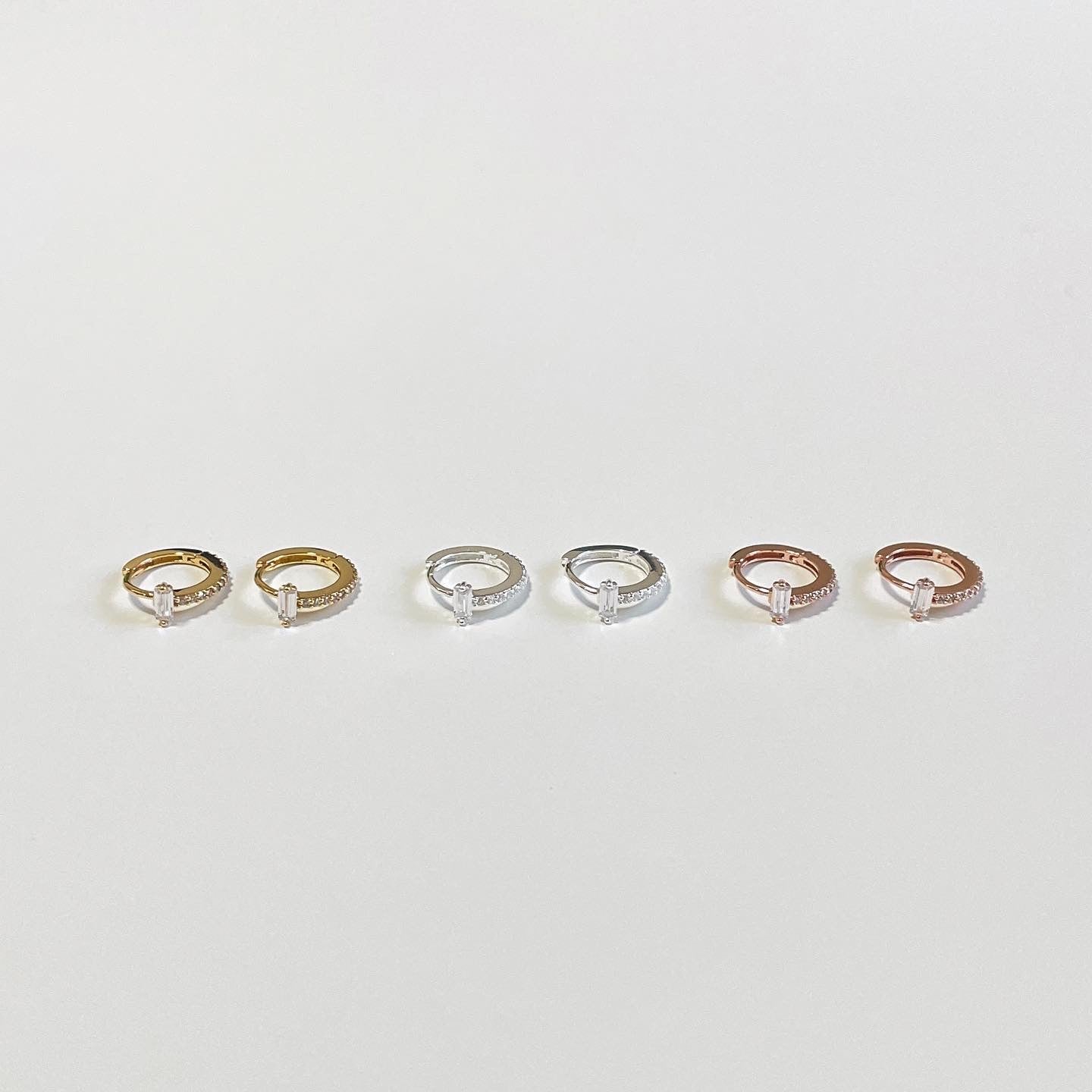 Cubic T one-touch earrings