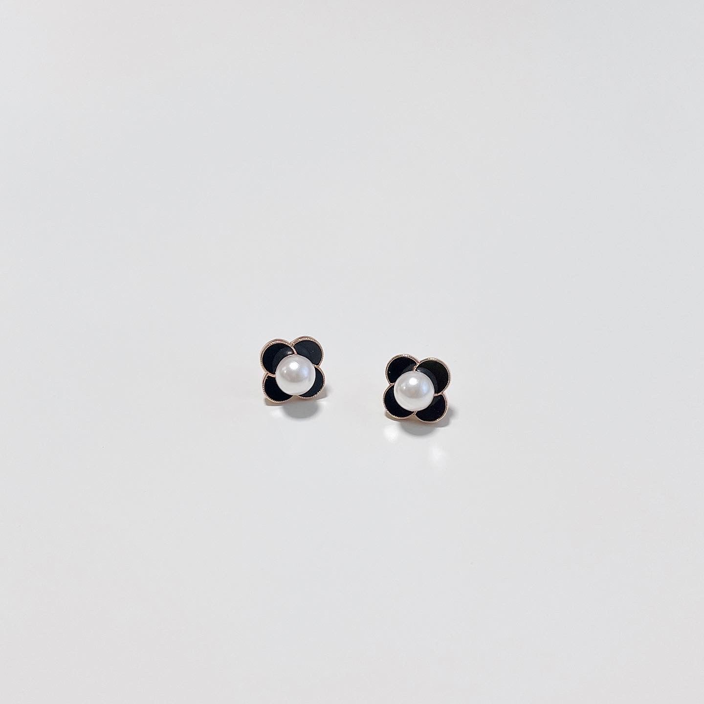 Black cotton flower earrings