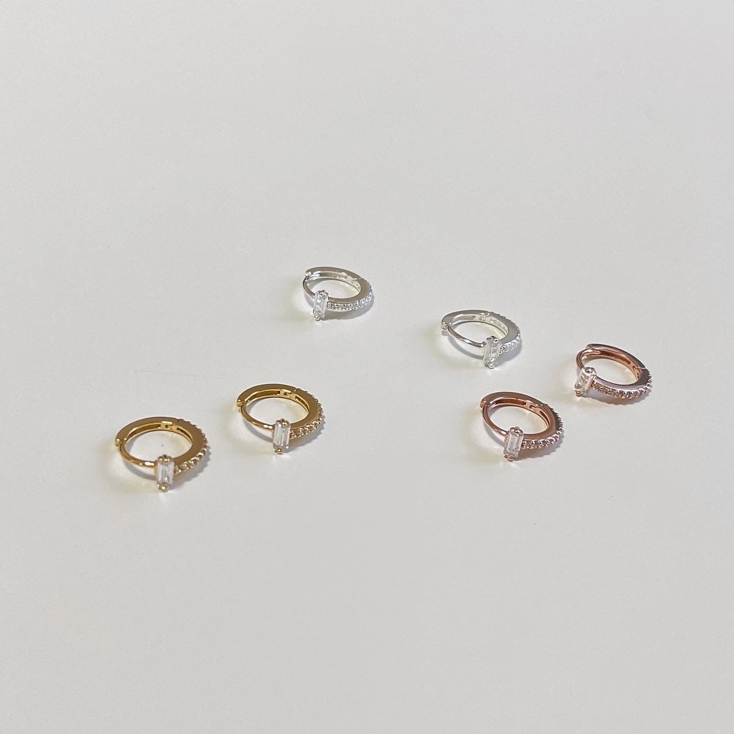 Cubic T one-touch earrings