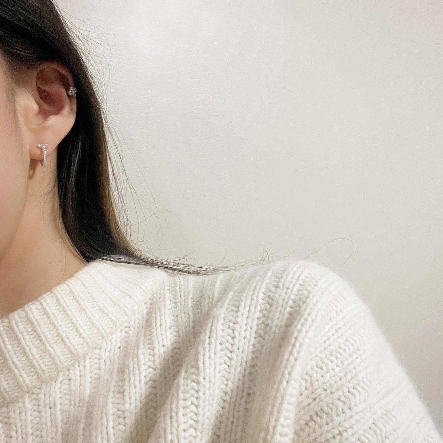 Cubic T one-touch earrings