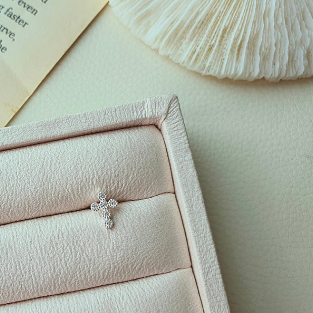 Cubic cross piercing